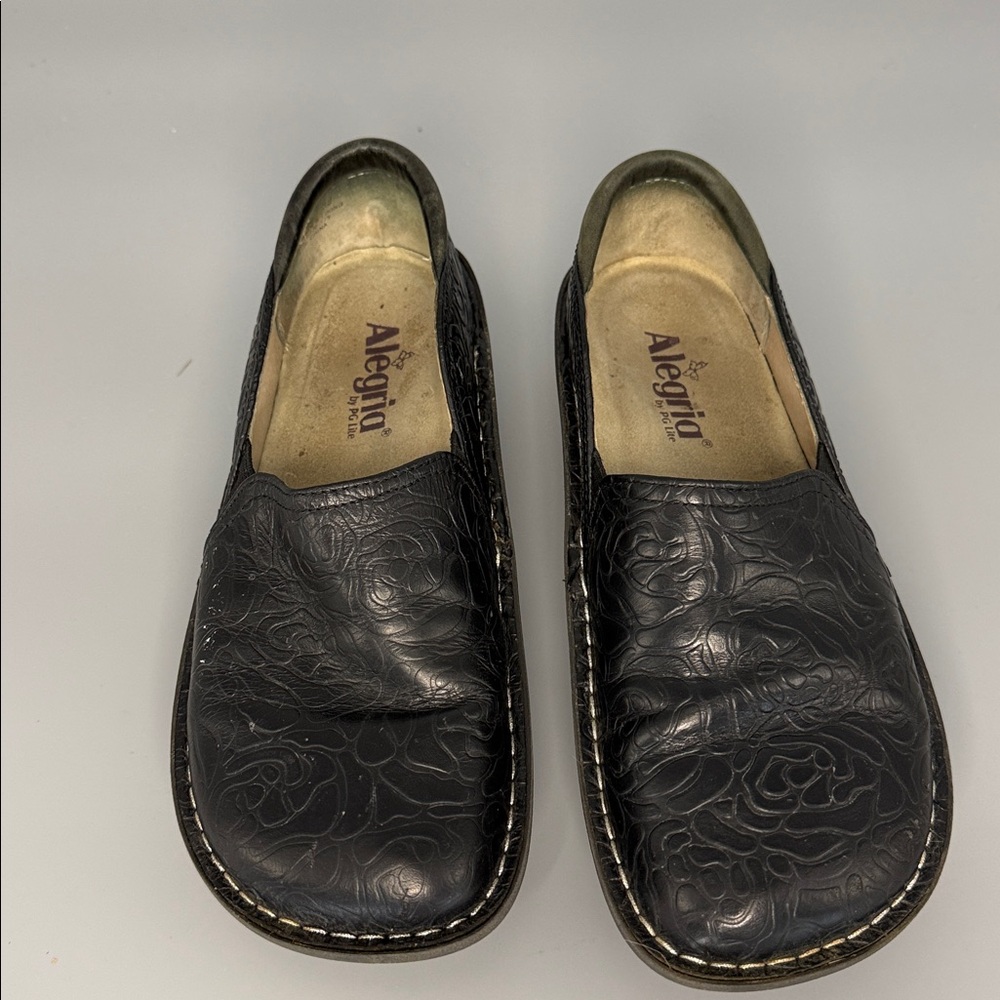 Alegria Debra Professional Clog –Black Embossed Rose Leather 38 EU (US 8-8.5) - Picture 1 of 11